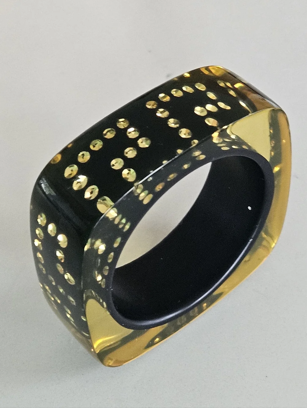 Rare Vintage Luxury Designer Black Yellow Greek Key Lucite Bangle Bracelet - Picture 1 of 14